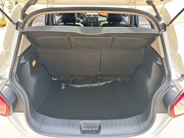 一手車 無事故 無待修 里程23萬 車況漂亮 I-key摸門 定速巡航 恆溫空調 倒車雷達  第16張相片