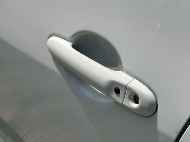 一手車 無事故 無待修 里程23萬 車況漂亮 I-key摸門 定速巡航 恆溫空調 倒車雷達  第17張相片