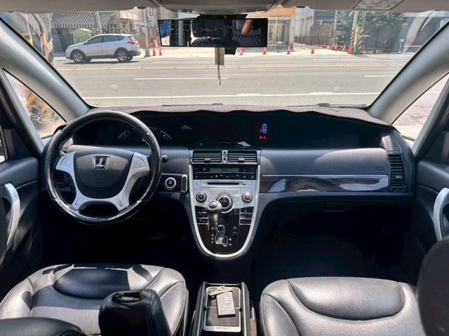 八人座 ECO  一手車 無事故 無待修 跑少 里程17萬 里程保證 恆溫空調  定速巡航  I-key摸門 倒車雷達  第7張相片