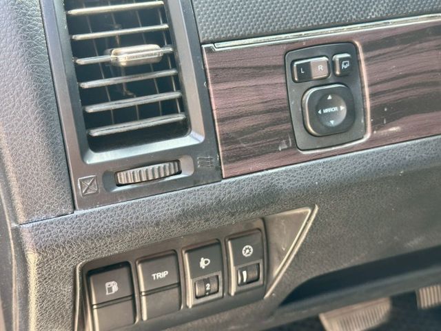 八人座 ECO  一手車 無事故 無待修 跑少 里程17萬 里程保證 恆溫空調  定速巡航  I-key摸門 倒車雷達  第11張相片