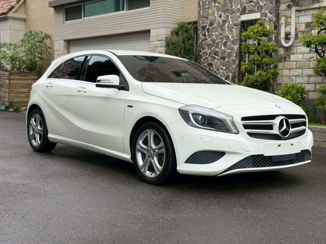 無事故 無待修 可認證 實跑14萬公里 里程保證  內外有在顧 內裝極新 定速巡航 倒車顯影 電動椅  第3張相片