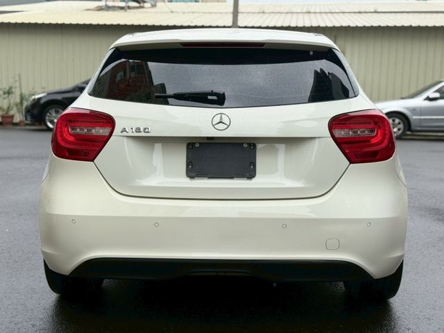 無事故 無待修 可認證 實跑14萬公里 里程保證  內外有在顧 內裝極新 定速巡航 倒車顯影 電動椅  第5張相片