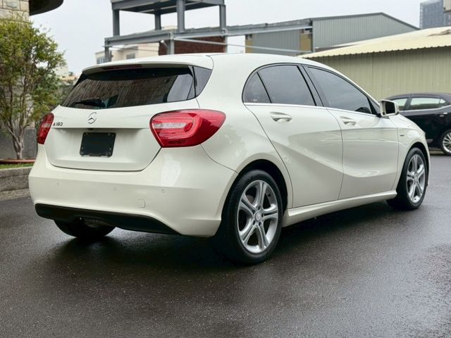 無事故 無待修 可認證 實跑14萬公里 里程保證  內外有在顧 內裝極新 定速巡航 倒車顯影 電動椅  第6張相片