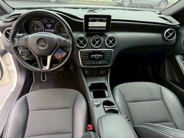 無事故 無待修 可認證 實跑14萬公里 里程保證  內外有在顧 內裝極新 定速巡航 倒車顯影 電動椅  第8張相片