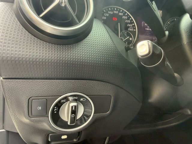 無事故 無待修 可認證 實跑14萬公里 里程保證  內外有在顧 內裝極新 定速巡航 倒車顯影 電動椅  第14張相片