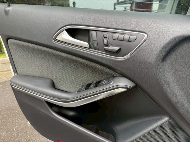 無事故 無待修 可認證 實跑14萬公里 里程保證  內外有在顧 內裝極新 定速巡航 倒車顯影 電動椅  第15張相片