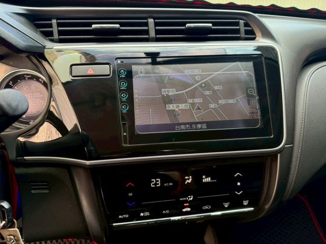 一手車 原版件 無待修 實跑14萬公里 里程保證  定速巡航 導航 倒車顯影 恆溫空調 換檔撥片  第11張相片