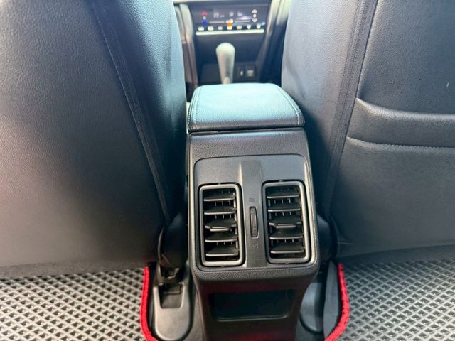 一手車 原版件 無待修 實跑14萬公里 里程保證  定速巡航 導航 倒車顯影 恆溫空調 換檔撥片  第14張相片