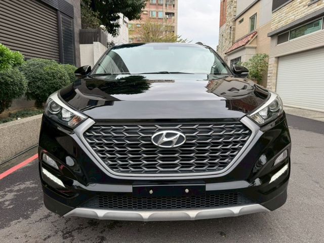 一手車 無事故 無待修 實跑24萬多公里 里程保證  I-key摸門 盲點偵測 電動椅 恆溫空調 抬頭顯示  第2張相片