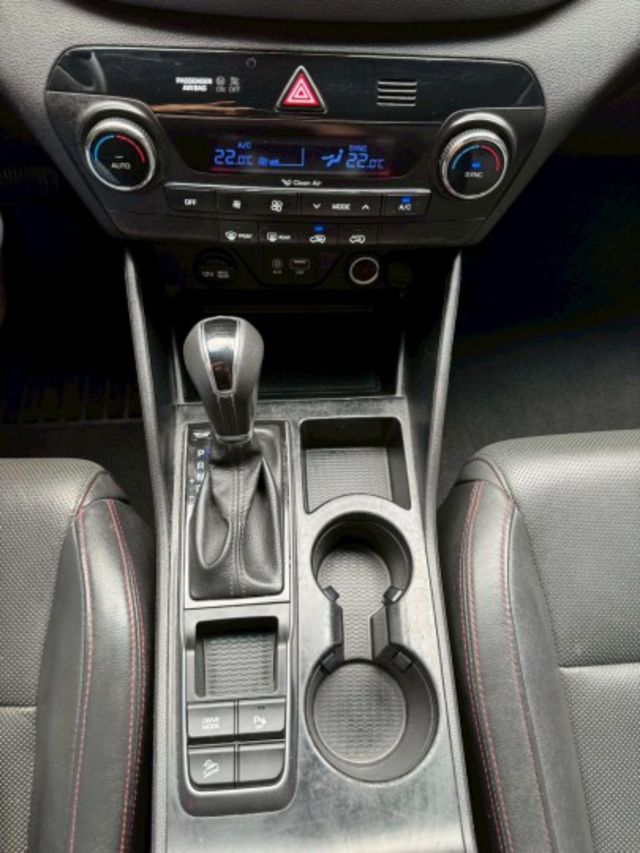 一手車 無事故 無待修 實跑24萬多公里 里程保證  I-key摸門 盲點偵測 電動椅 恆溫空調 抬頭顯示  第11張相片