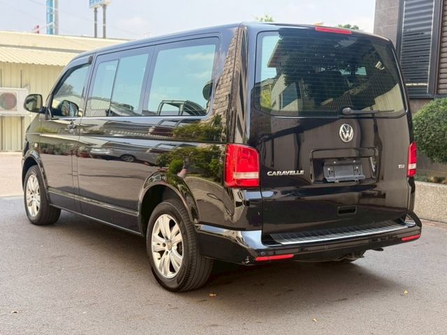 實用大空間 八人座配置 雙渦輪柴油 改安卓機 後排冷氣出風口 雙側滑門 上下車方便  第4張相片