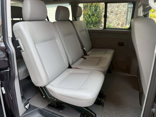 實用大空間 八人座配置 雙渦輪柴油 改安卓機 後排冷氣出風口 雙側滑門 上下車方便  第12張相片