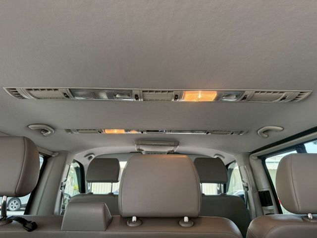 實用大空間 八人座配置 雙渦輪柴油 改安卓機 後排冷氣出風口 雙側滑門 上下車方便  第13張相片