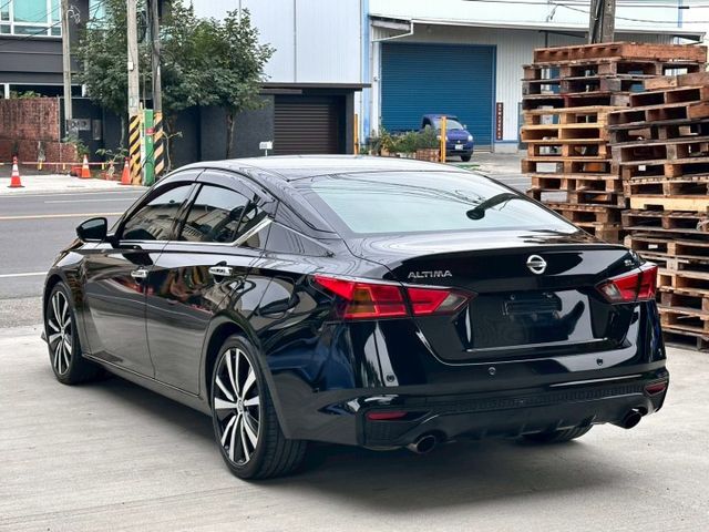 一手車 原版件 實跑17萬公里 內外都保持如新  頂級旗艦版 ACC跟車 盲點偵測 I-key免鑰匙 360環景 電動椅  第6張相片