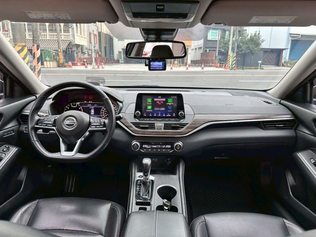 一手車 原版件 實跑17萬公里 內外都保持如新  頂級旗艦版 ACC跟車 盲點偵測 I-key免鑰匙 360環景 電動椅  第7張相片