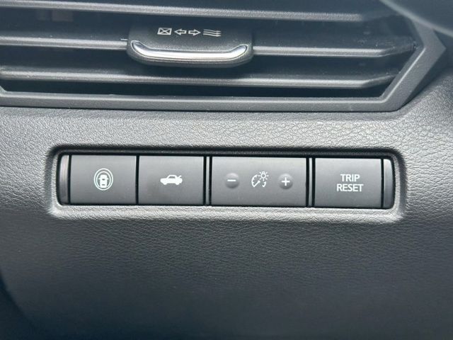 一手車 原版件 實跑17萬公里 內外都保持如新  頂級旗艦版 ACC跟車 盲點偵測 I-key免鑰匙 360環景 電動椅  第12張相片