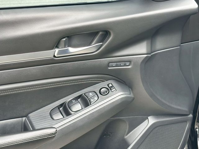 一手車 原版件 實跑17萬公里 內外都保持如新  頂級旗艦版 ACC跟車 盲點偵測 I-key免鑰匙 360環景 電動椅  第16張相片