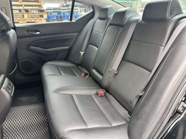 一手車 原版件 實跑17萬公里 內外都保持如新  頂級旗艦版 ACC跟車 盲點偵測 I-key免鑰匙 360環景 電動椅  第19張相片