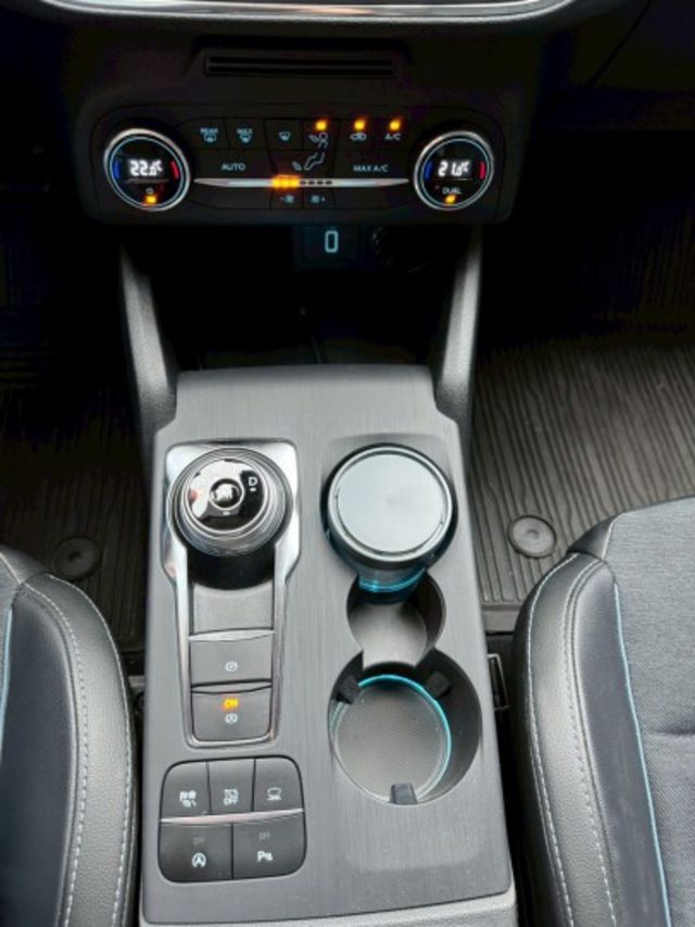 ACC跟車 車道偏離 抬頭顯示 BO音響 盲點偵測 I-key摸門 電動座椅 電子後視鏡 恆溫空調  第13張相片