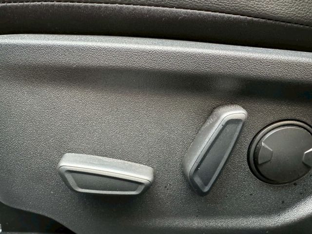 ACC跟車 車道偏離 抬頭顯示 BO音響 盲點偵測 I-key摸門 電動座椅 電子後視鏡 恆溫空調  第15張相片