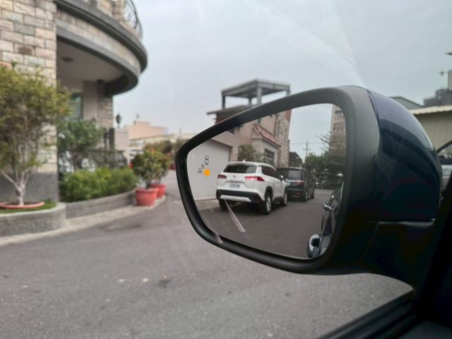 ACC跟車 車道偏離 抬頭顯示 BO音響 盲點偵測 I-key摸門 電動座椅 電子後視鏡 恆溫空調  第16張相片