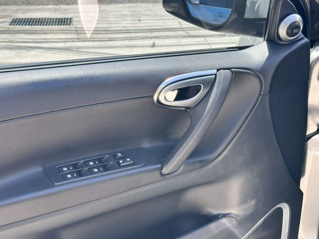 旗艦版 一手車 無事故 實跑6萬多公里 里程保證  I-key摸門 天窗 電尾門 電動椅 360環景 恆溫空調  第14張相片