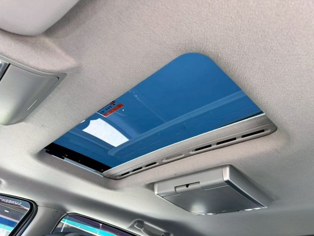 旗艦版 一手車 無事故 實跑6萬多公里 里程保證  I-key摸門 天窗 電尾門 電動椅 360環景 恆溫空調  第15張相片