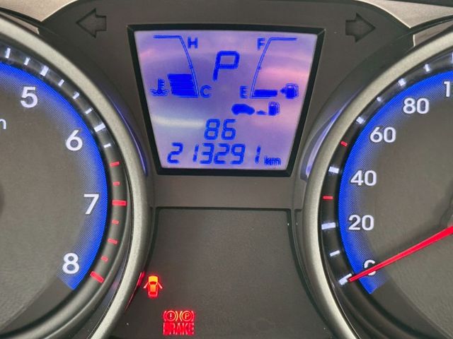 電動座椅 定速巡航 恆溫空調 原廠螢幕 全景天窗 I-key摸門 倒車顯影 4WD  第9張相片