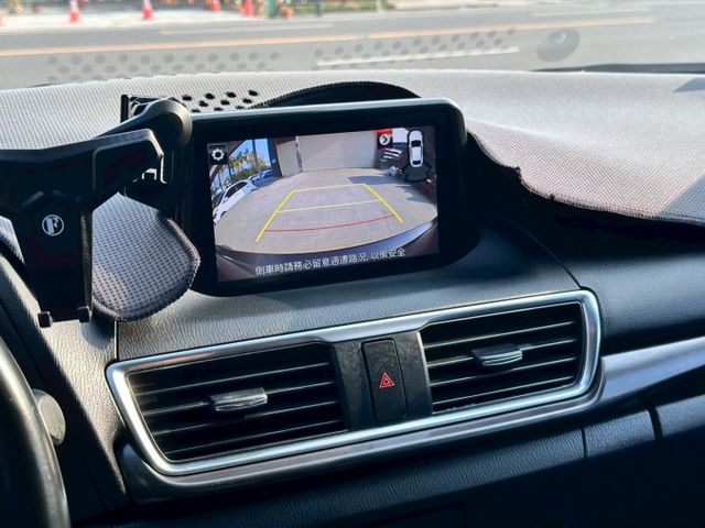 旗艦版 定速巡航 車道偏離 電動座椅 倒車顯影 BOSE音響 原廠主機 I-key摸門 恆溫空調 盲點偵測  第10張相片