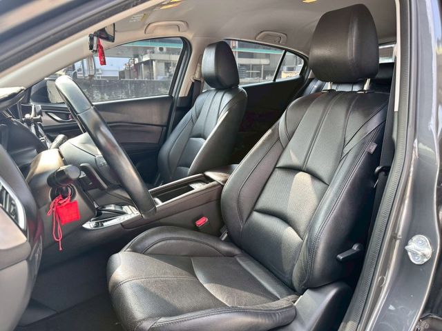 旗艦版 定速巡航 車道偏離 電動座椅 倒車顯影 BOSE音響 原廠主機 I-key摸門 恆溫空調 盲點偵測  第15張相片