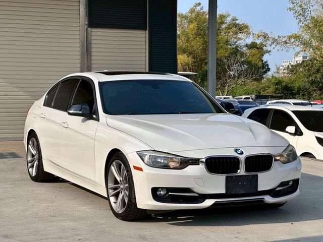 F30 保養廠的車 無事故 無待修 里程19萬公里 車況超好 天窗 I-key摸門 抬頭顯示 底盤QQ 無漏油 無異音  第3張相片