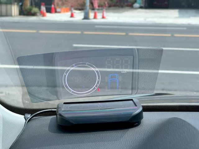 尊榮版 7人座 I-key摸門 360度環境 盲點偵測 ACC跟車 車道偏離 電動記憶座椅 全景天窗 電動尾門 抬頭顯示  第11張相片