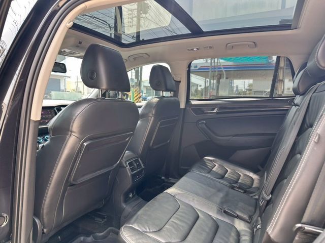 尊榮版 7人座 I-key摸門 360度環境 盲點偵測 ACC跟車 車道偏離 電動記憶座椅 全景天窗 電動尾門 抬頭顯示  第17張相片