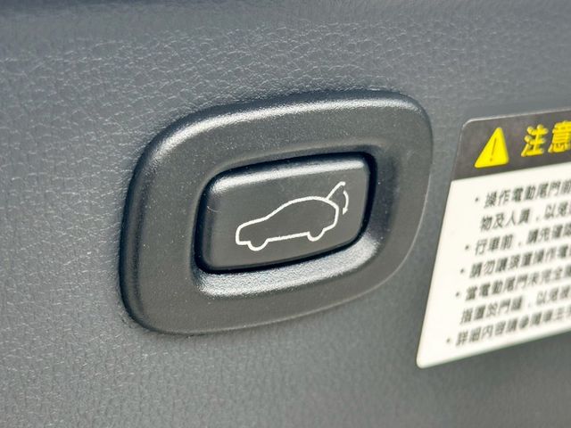 U6 GT藍調環景版 無事故 無待修 里程3.5萬 里程保證 車況佳 I-key摸門 電尾門 360環景 換檔撥片 恆  第17張相片