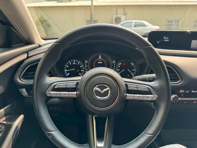 旗艦版BOSE 原版件 無事故 實跑31000公里 里程保證  BOSE音響 360環景 ACC跟車 電動椅 抬頭顯示器  第9張相片