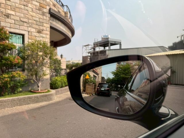 旗艦版BOSE 原版件 無事故 實跑31000公里 里程保證  BOSE音響 360環景 ACC跟車 電動椅 抬頭顯示器  第12張相片