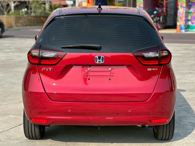 外觀顧的不錯 內裝乾淨無煙味 固定保養新車保固 ACC跟車 自動煞車 換檔快播 恆溫空調 方向盤控制  第5張相片