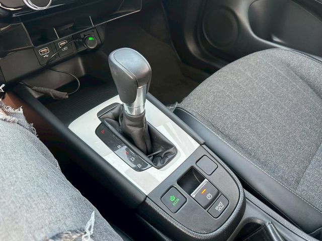 外觀顧的不錯 內裝乾淨無煙味 固定保養新車保固 ACC跟車 自動煞車 換檔快播 恆溫空調 方向盤控制  第13張相片