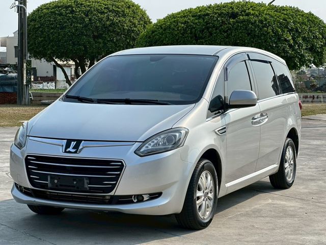 8人座 ECO  一手車 無事故 無待修 跑少 里程7.2萬 里程保證 恆溫空調  定速巡航  I-key摸門 倒車雷  第1張相片