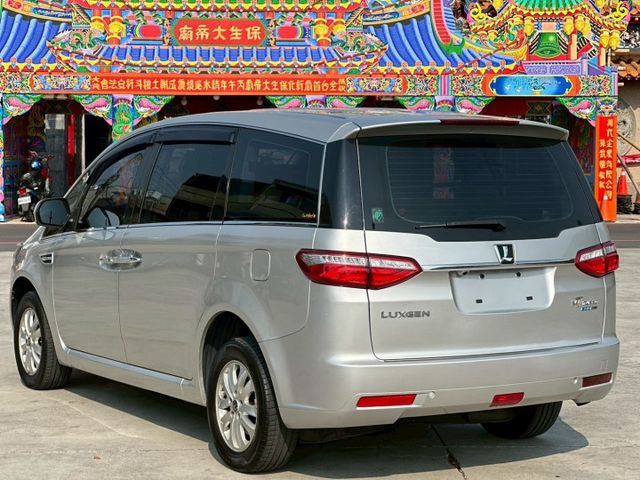 8人座 ECO  一手車 無事故 無待修 跑少 里程7.2萬 里程保證 恆溫空調  定速巡航  I-key摸門 倒車雷  第4張相片