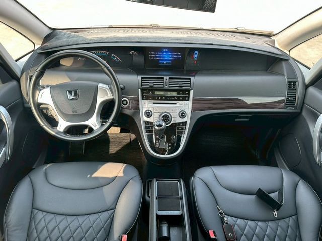 8人座 ECO  一手車 無事故 無待修 跑少 里程7.2萬 里程保證 恆溫空調  定速巡航  I-key摸門 倒車雷  第7張相片