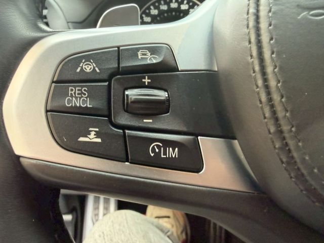 M Sport運動套件（空力套件／跑車方向盤）  ACC主動跟車系統  抬頭顯示器（HUD）  全景天窗  Keyles  第14張相片