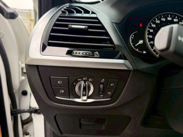 M Sport運動套件（空力套件／跑車方向盤）  ACC主動跟車系統  抬頭顯示器（HUD）  全景天窗  Keyles  第15張相片