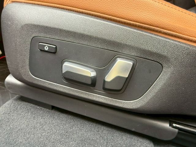 M Sport運動套件（空力套件／跑車方向盤）  ACC主動跟車系統  抬頭顯示器（HUD）  全景天窗  Keyles  第18張相片