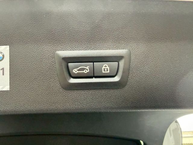 M Sport運動套件（空力套件／跑車方向盤）  ACC主動跟車系統  抬頭顯示器（HUD）  全景天窗  Keyles  第20張相片