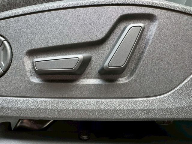 新車保固中  ACC跟車 車道偏離 360環景 盲點偵測 電動記憶座椅 電尾門 LED頭燈 I-key摸門  第13張相片