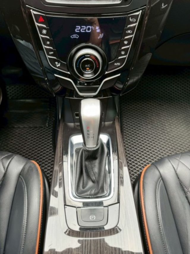 無事故 無待修 里程8萬 里程保證 車況佳 I-key摸門 恆溫空調 定速巡航 導航 倒車顯影  第11張相片