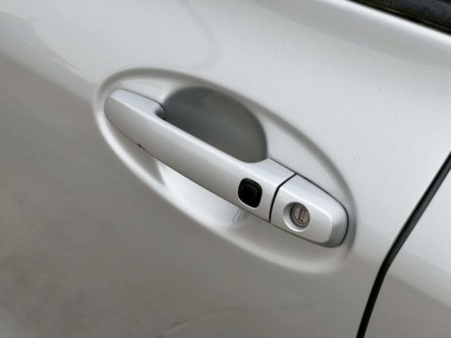 G版 無事故 無待修 里程8萬多公里而已 跑少車況佳 I-key摸門 抬頭顯示 行車記錄器 恆溫空調  第17張相片