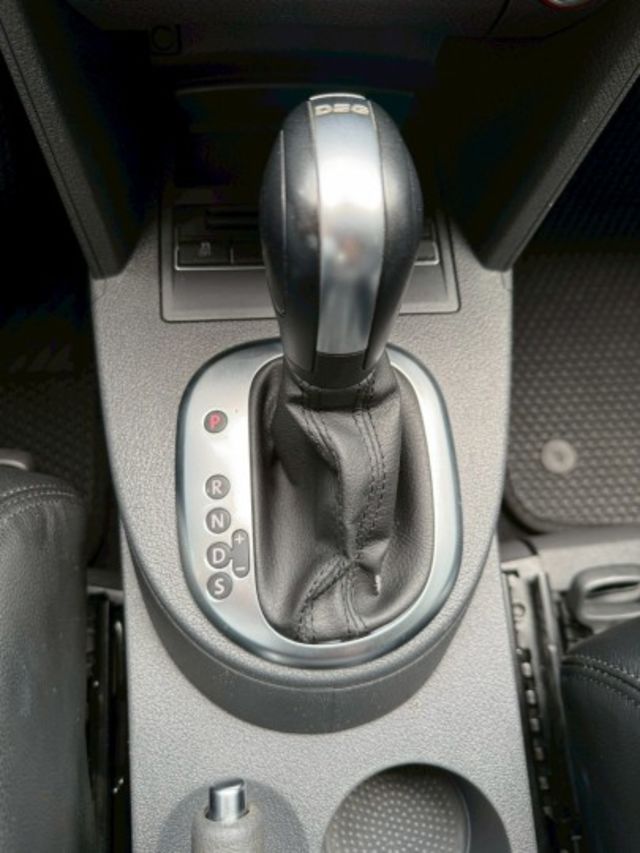 柴油 七人座  無事故 無待修 實跑15萬公里 里程保證  空見大 一台當兩台用 載人載貨都好用  第10張相片