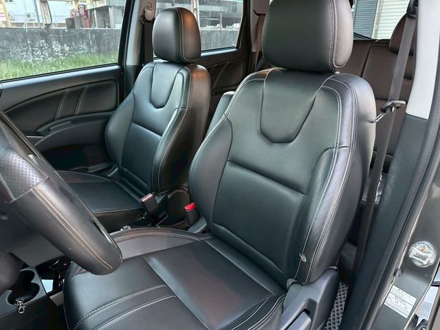 一手車 無待修 里程10萬 里程保證 車況沒問題 I-key摸門 360環景 安卓機 行車記錄器 定速巡航  第8張相片